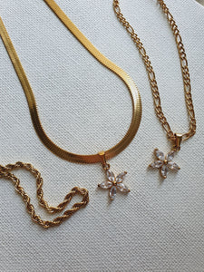 Fleur necklace